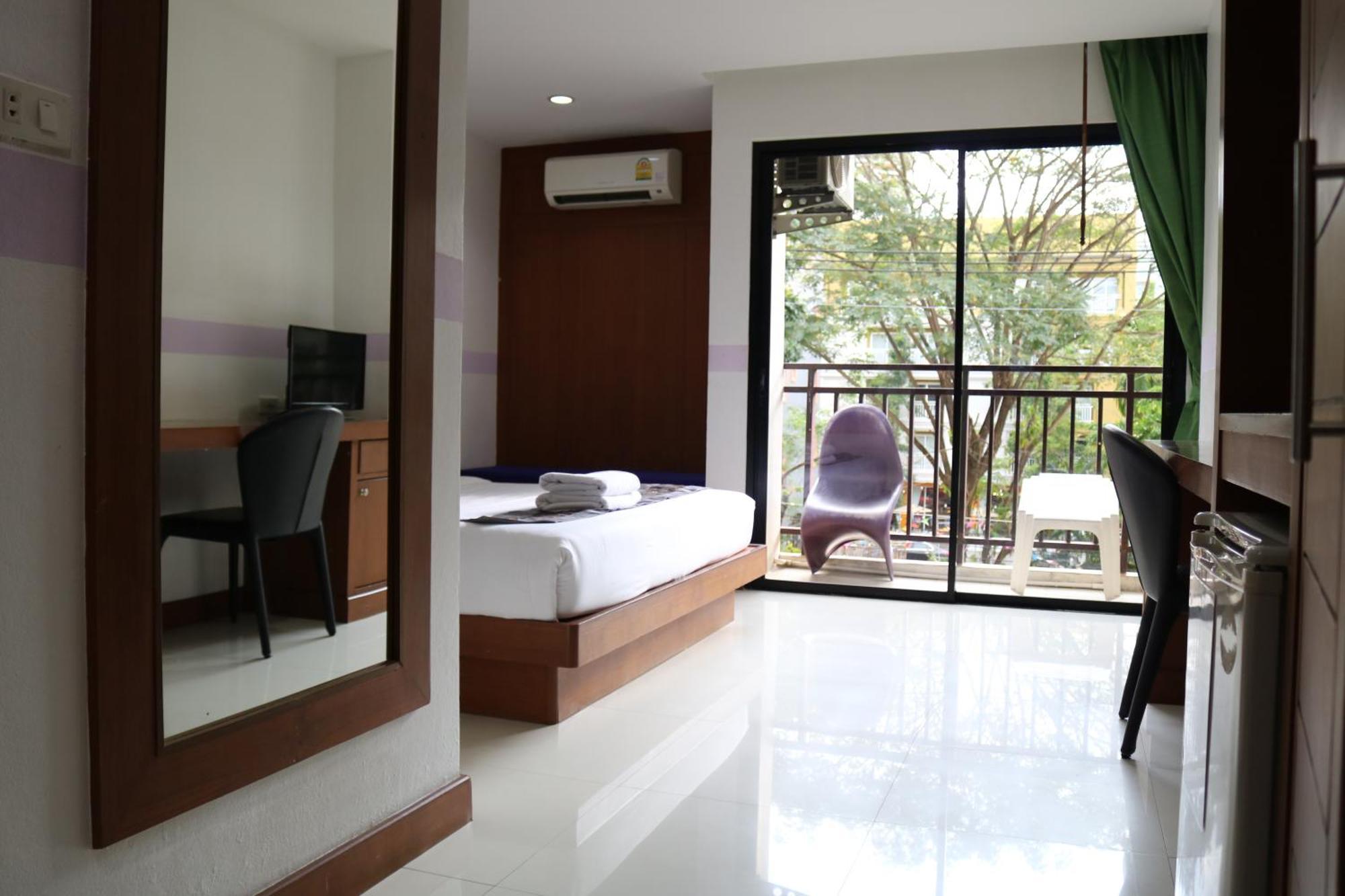 Diamond Crown Hotel Patong Buitenkant foto