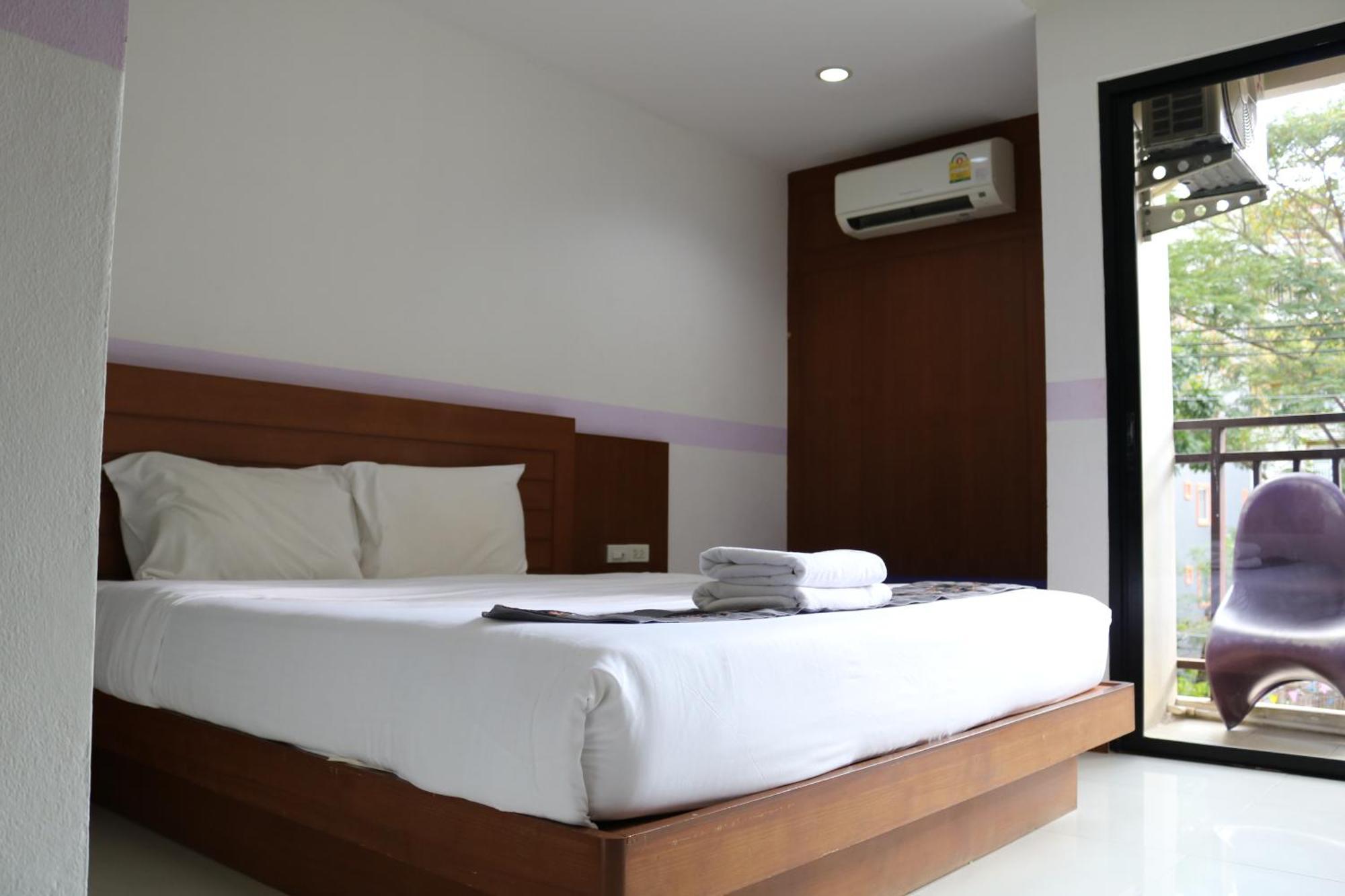 Diamond Crown Hotel Patong Buitenkant foto